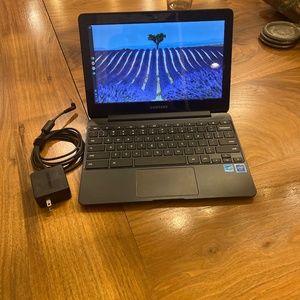 SAMSUNG Chromebook 3 (4GB RAM) in NEW CONDITION